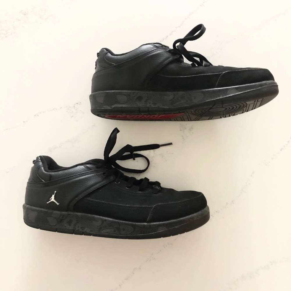 Classic 1987 Jordans Black Sneakers